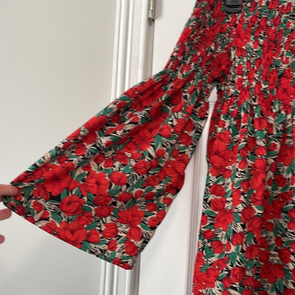 NWOT off the shoulder dress - Picture 4 of 7